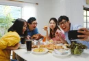keluarga dan lingkungan sekitar berperan dalam membentuk pola makan