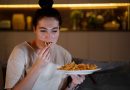 makan malam tinggi lemak bisa mengganggu kualitas tidur