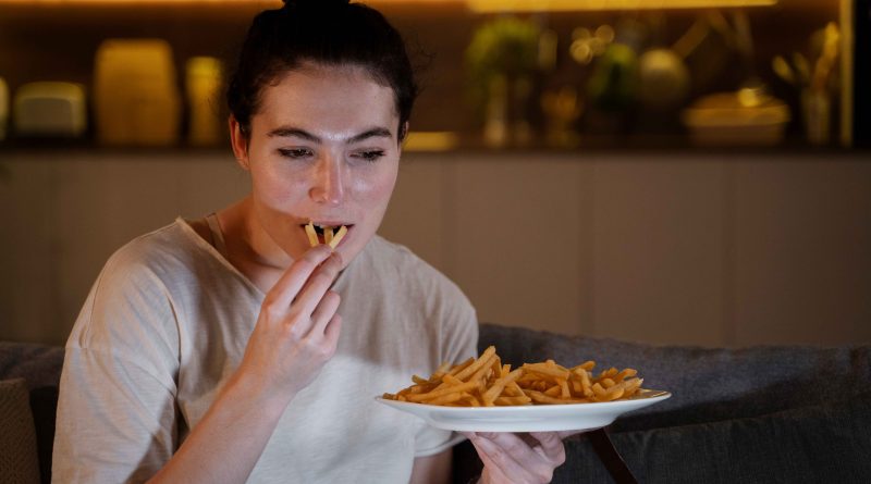 makan malam tinggi lemak bisa mengganggu kualitas tidur