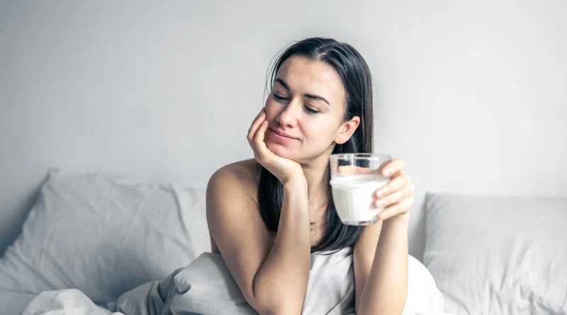 minum susu sebelum tidur membuat tidur lebih nyenyak